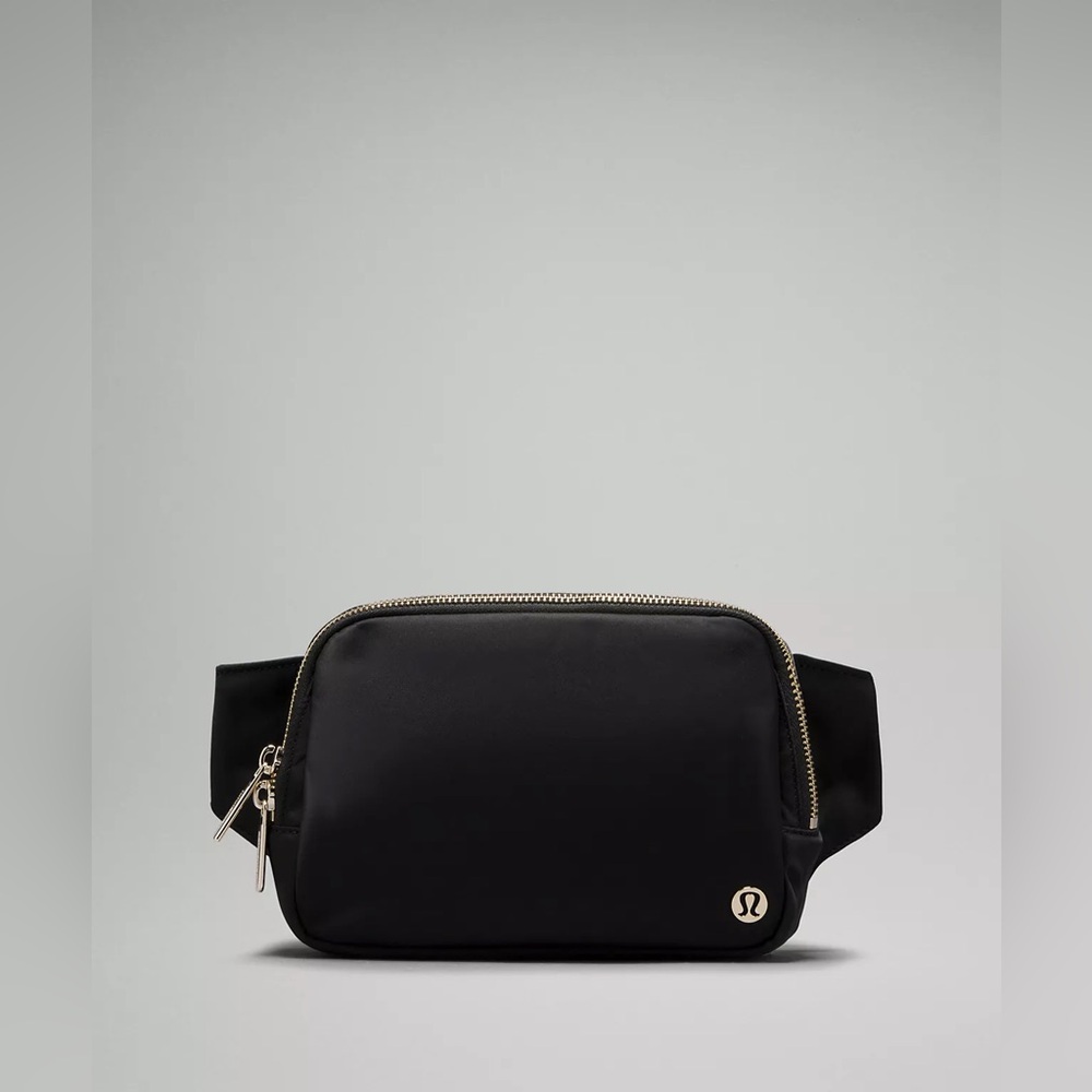 Lululemon Everywhere Belt Bag Large 2L — Black/Gold